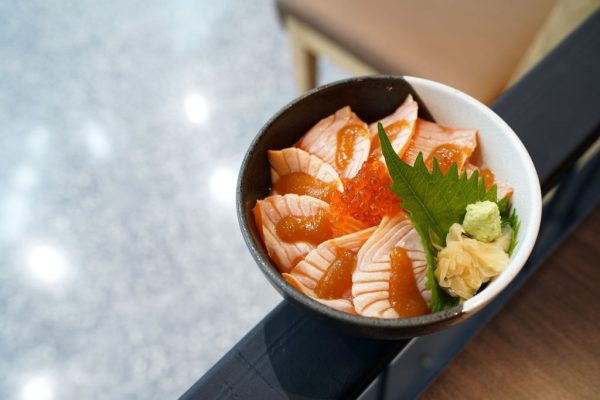 Món sashimi không thể thiếu mù tạt